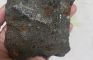 捡到一块能被磁铁吸引的石头，它可能是陨石吗？