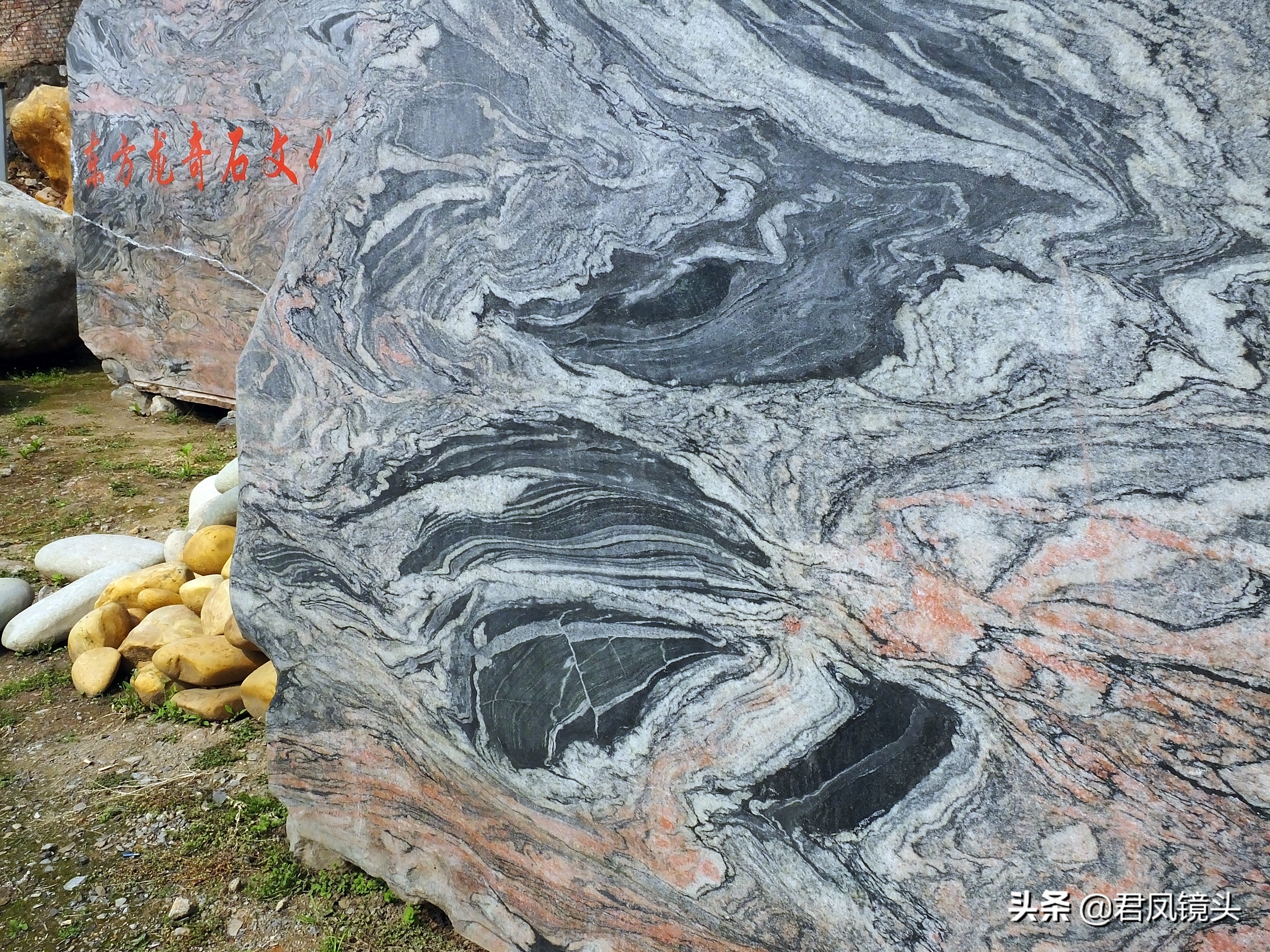 摄影：三峡奇石千姿百态，像山水风景图